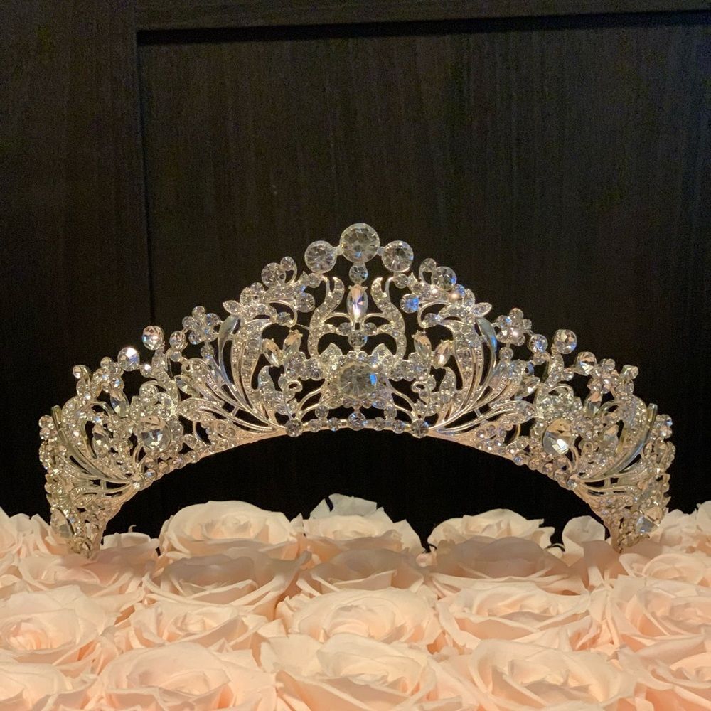 Swarovski Crystal Bridal Tiara Crown Brand New - Picture 2 of 8